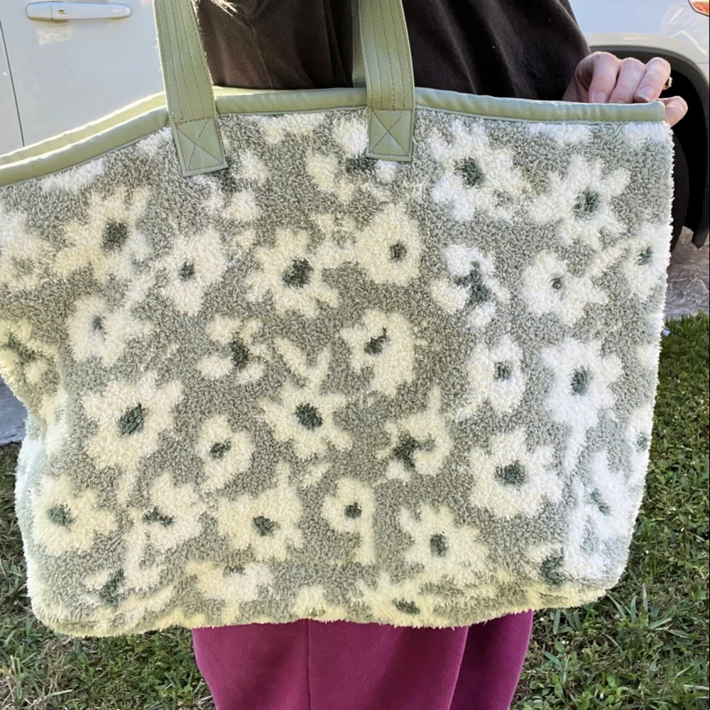 Barefoot Dreams cozy chic Tote Bag - Picture 5 of 6